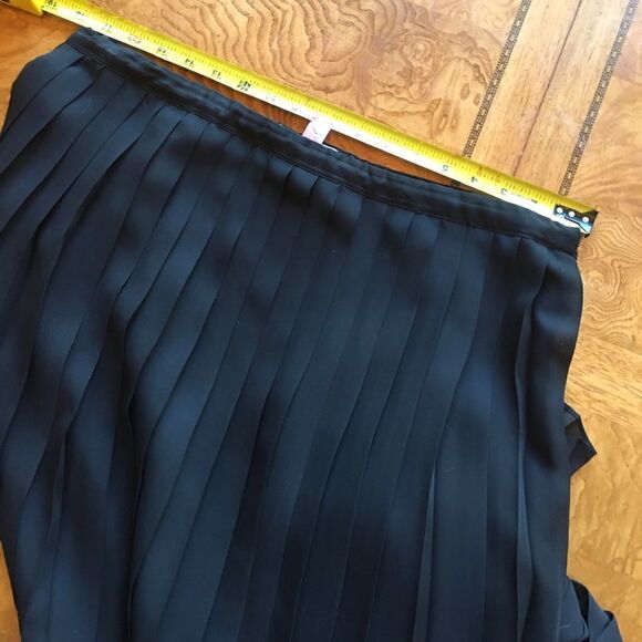 PLEATED NICE work skirt fresh from dry cleaners! - Picture 5 of 9